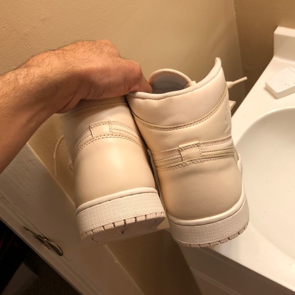 Jordan 1 guava ice - Picture 3 of 8